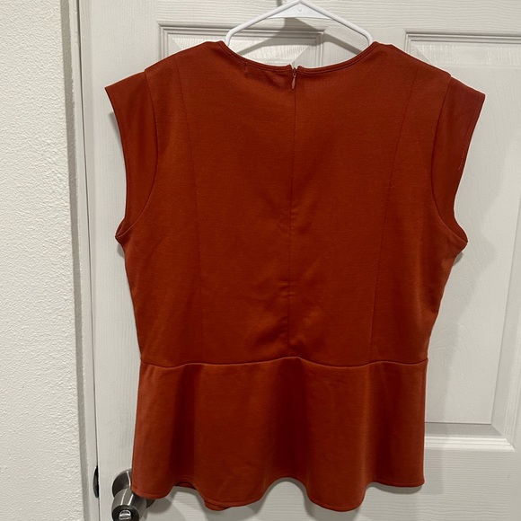 Neiman Marcus burnt orange sleeveless peplum top XL business blouse work shirt - Picture 2 of 3